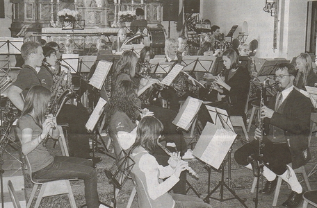 Jungmusiker beim Musizieren in der Hohenröther Kirche