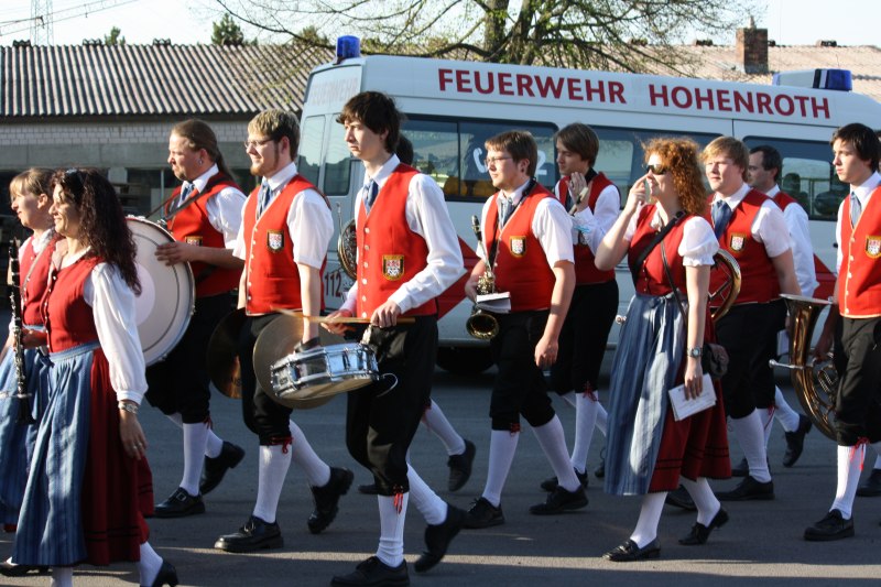 maibaumaufstellung_04.jpg