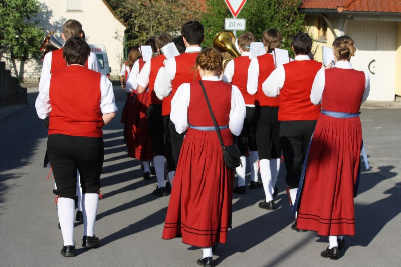 maibaumaufstellung_10.jpg