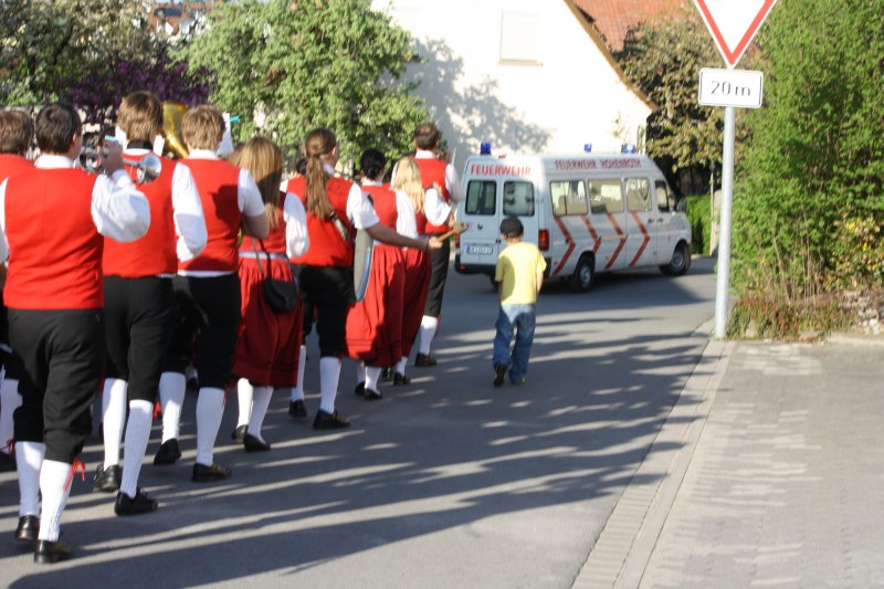 maibaumaufstellung_11.jpg