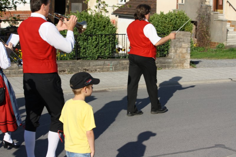 maibaumaufstellung_12.jpg