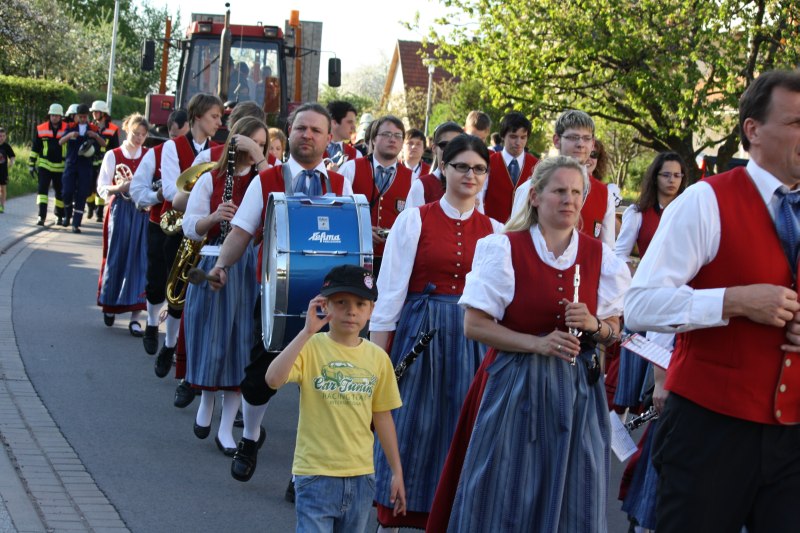 maibaumaufstellung_15.jpg