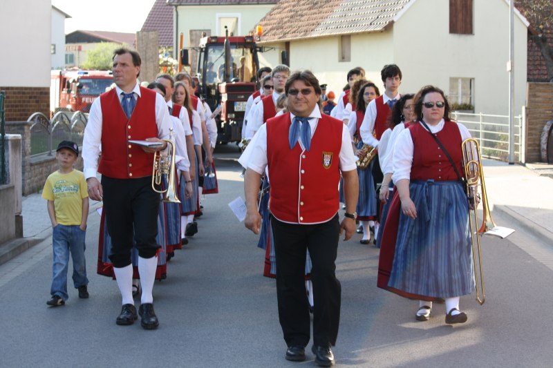 maibaumaufstellung_16.jpg