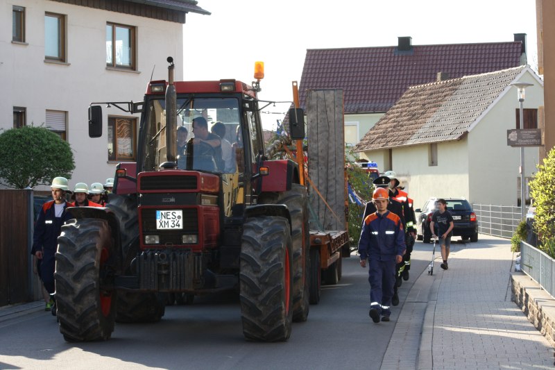 maibaumaufstellung_19.jpg