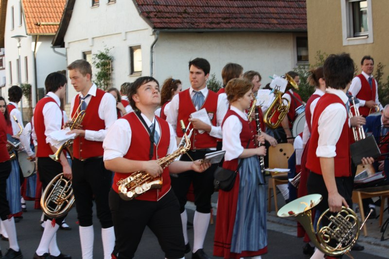 maibaumaufstellung_30.jpg