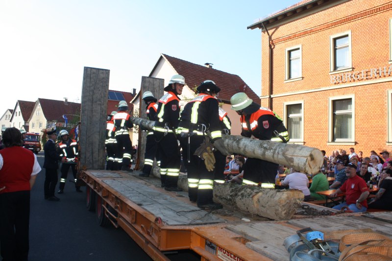 maibaumaufstellung_33.jpg