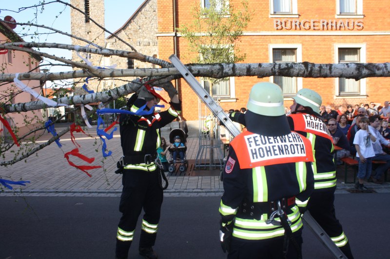 maibaumaufstellung_34.jpg