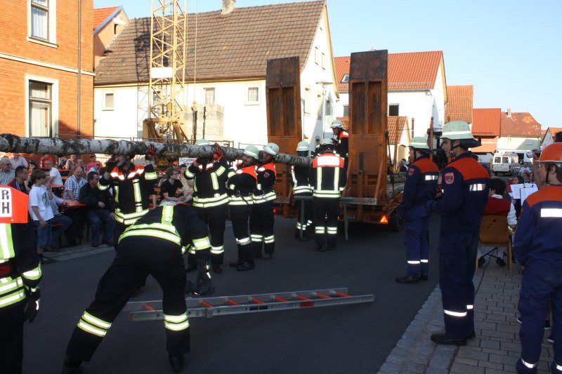 maibaumaufstellung_35.jpg