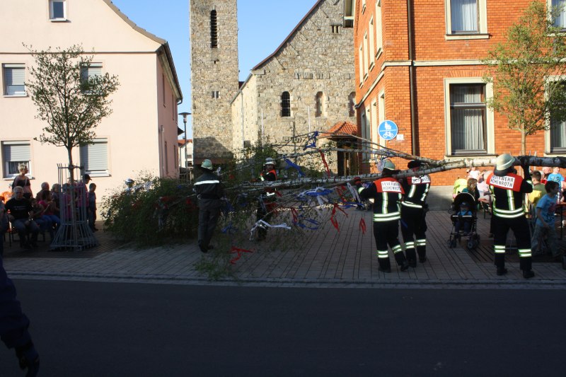 maibaumaufstellung_36.jpg