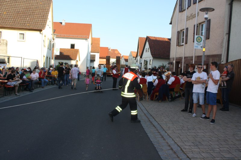 maibaumaufstellung_41.jpg