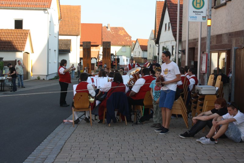 maibaumaufstellung_46.jpg
