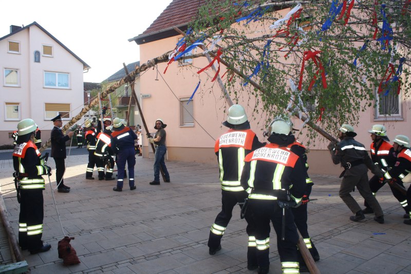 maibaumaufstellung_55.jpg