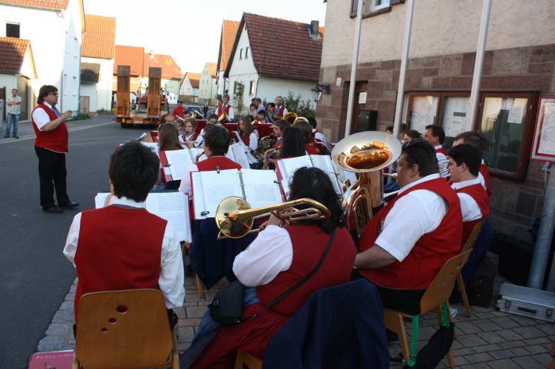 maibaumaufstellung_56.jpg