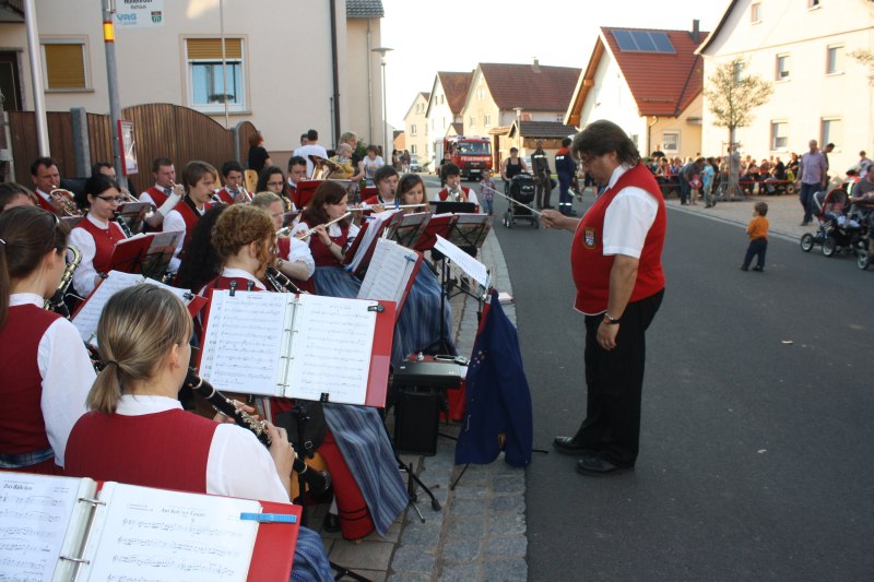 maibaumaufstellung_74.jpg