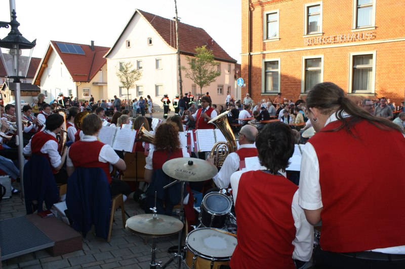 maibaumaufstellung_77.jpg