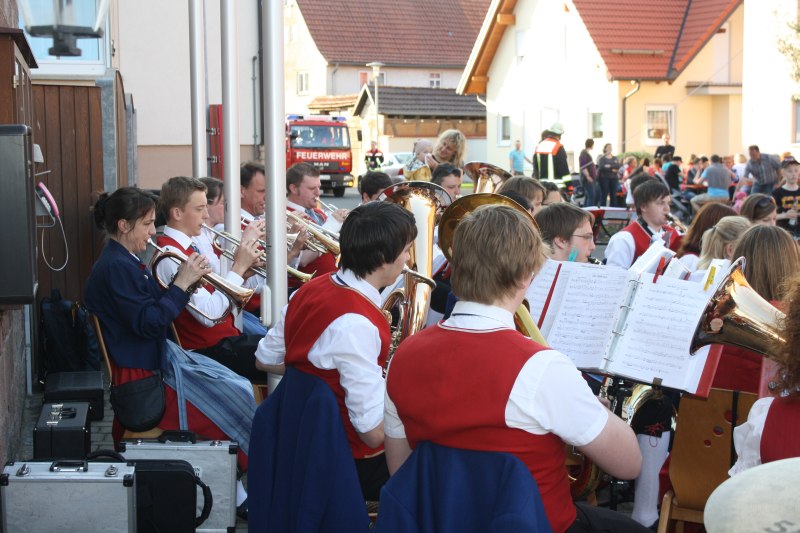 maibaumaufstellung_78.jpg