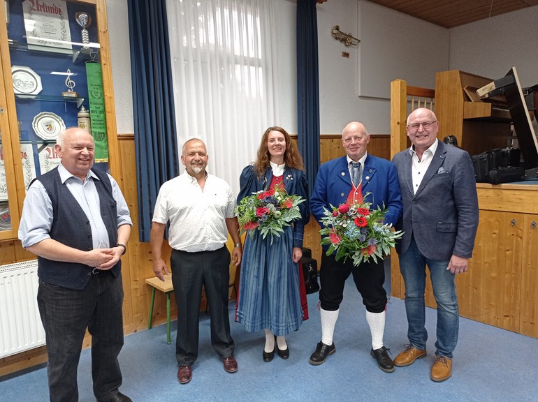 Foto: Anette Straub | Auf dem Foto sind Erwin Kruczek, Bernhard Friedl, Katharina Eimer, Stefan Wolf, Elmar Straub (es fehlen Teresa Kopietz und Michael Baumgart)