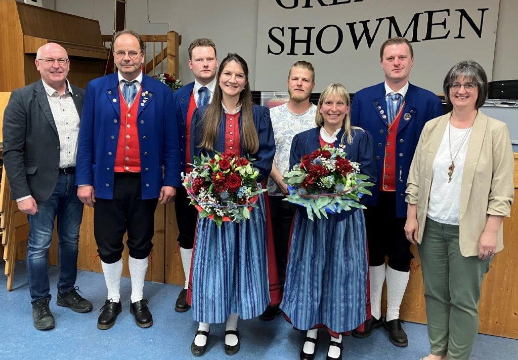 1.&nbsp;Vorsitzender Elmar Straub, Norbert Straub 50 Jahre aktives Musizieren, Maximilian Straub 20 Jahre aktives Musizieren, Stephanie Braun 20 Jahre aktives Musizieren, Tim B&ouml;mmel zehn Jahre aktive T&auml;tigkeit als Kassier, Sabine Zirkenbach zehn Jahre aktive T&auml;tigkeit als Schriftf&uuml;hrerin, Markus D&uuml;nisch 30 Jahre aktives Musizieren, Kreisvorsitzende Nordbayrischer Musikbund Renate Haag, auf dem Bild fehlt, Joachim Gerlach 40 Jahre aktives Musizieren.