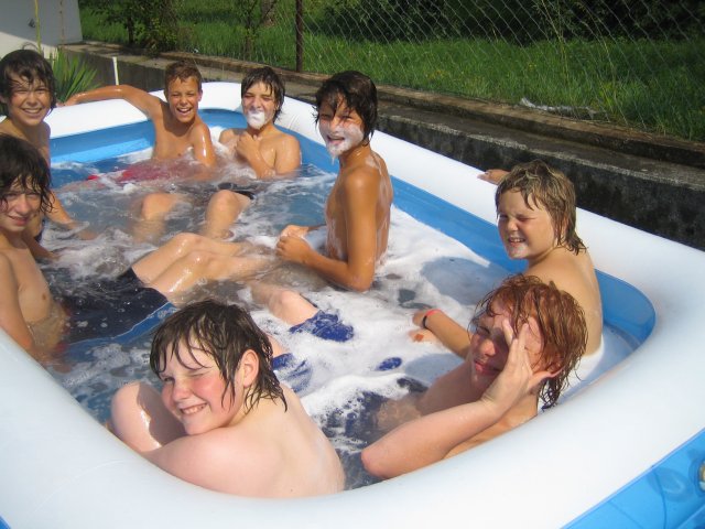 beachparty_05.jpg