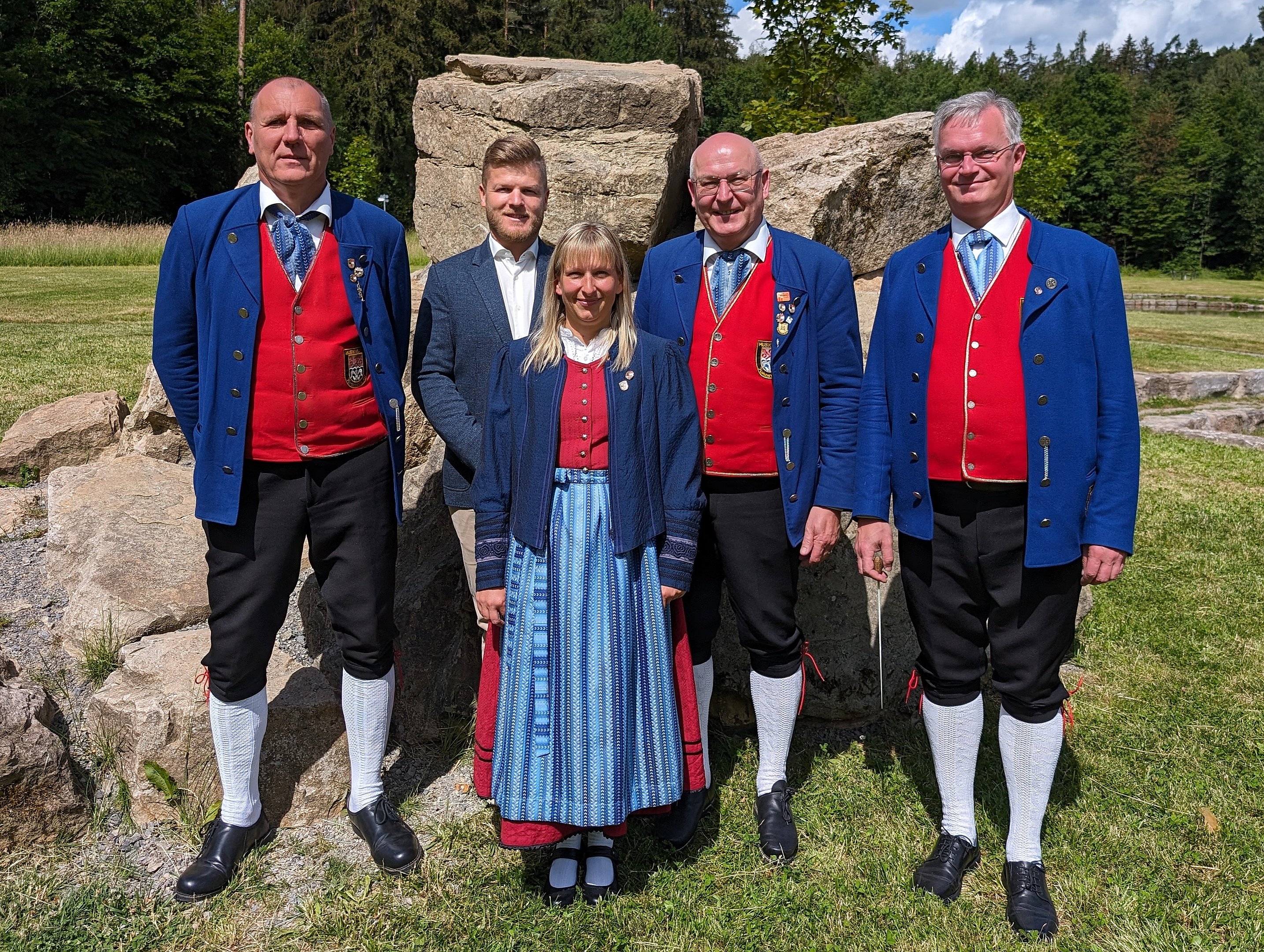 Bild Vorstandschaft mit Dirigent